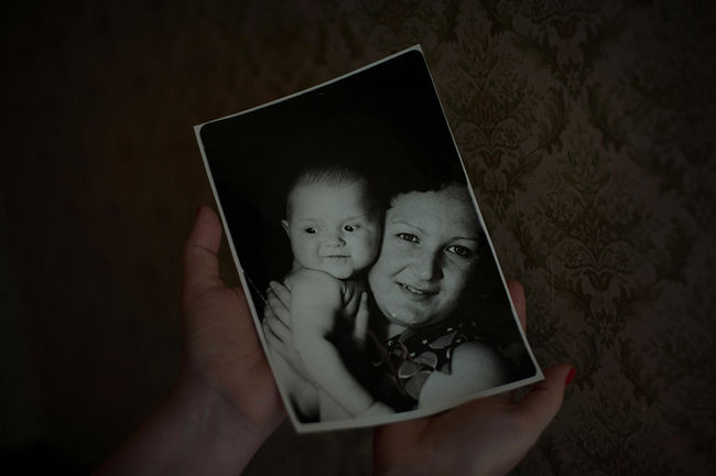 raisa mikhaylova. umbilical cord. Maria with her mum